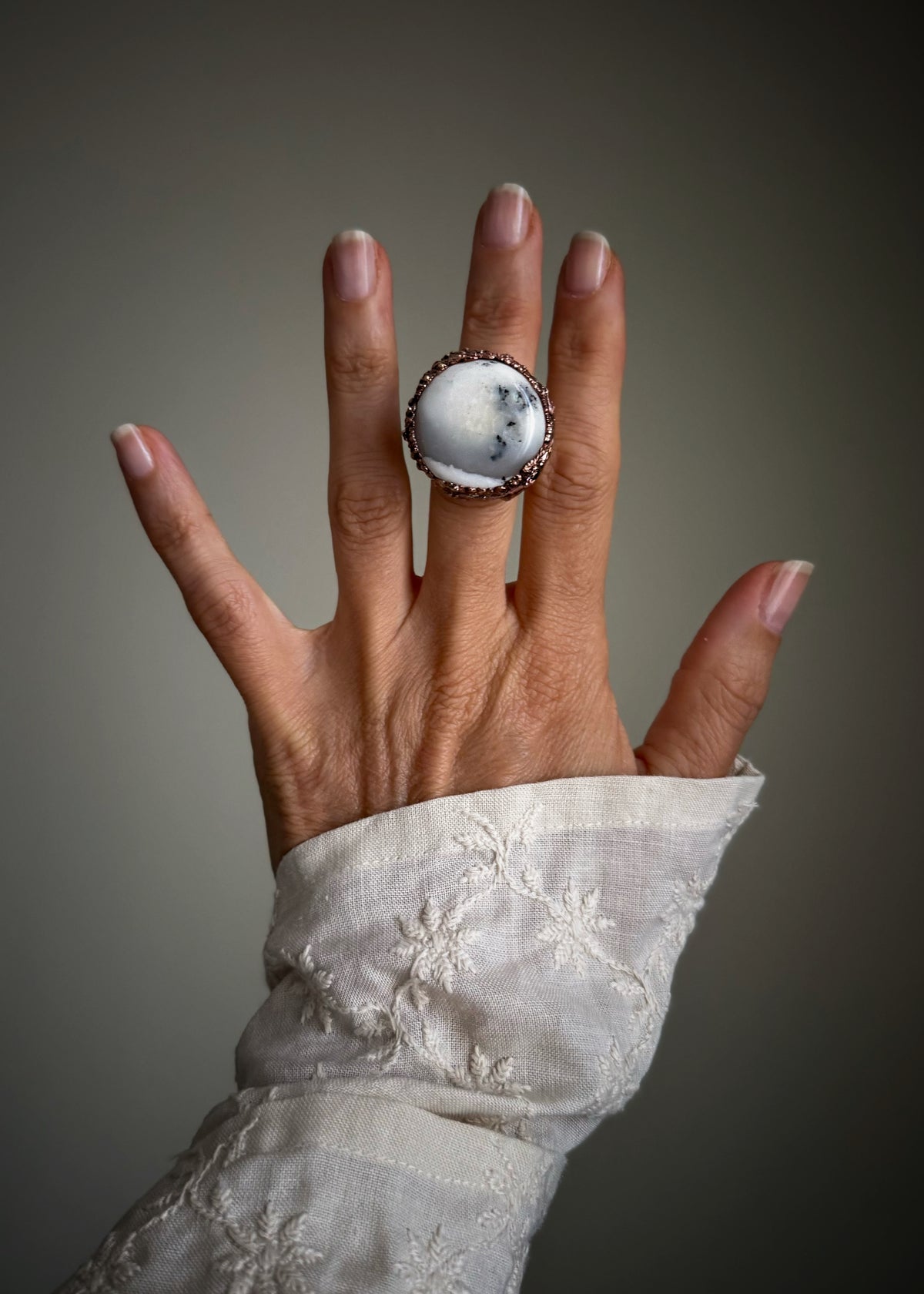 Anello in rame materico con agata dendritica – Misura 8 US