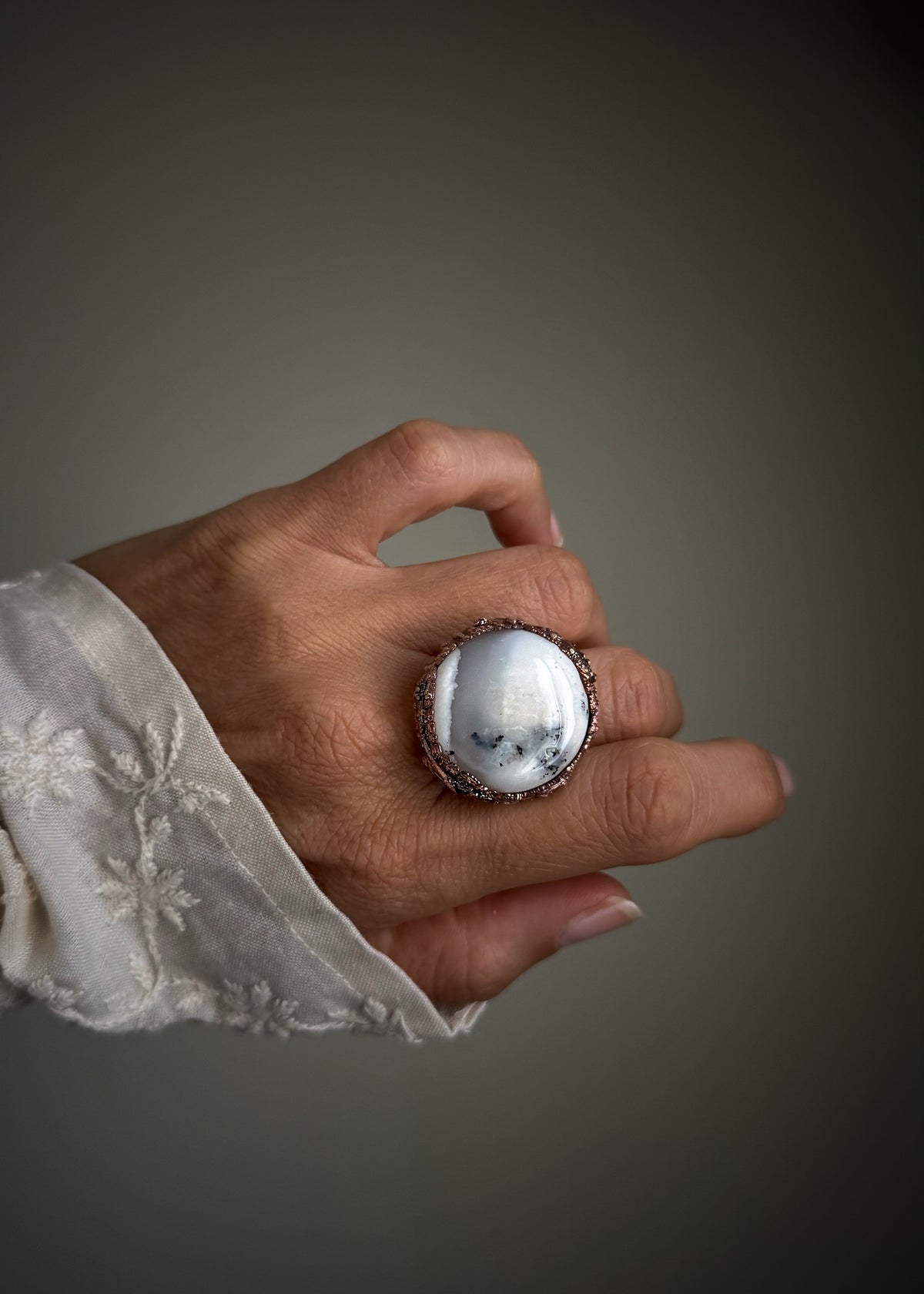Anello in rame materico con agata dendritica – Misura 8 US