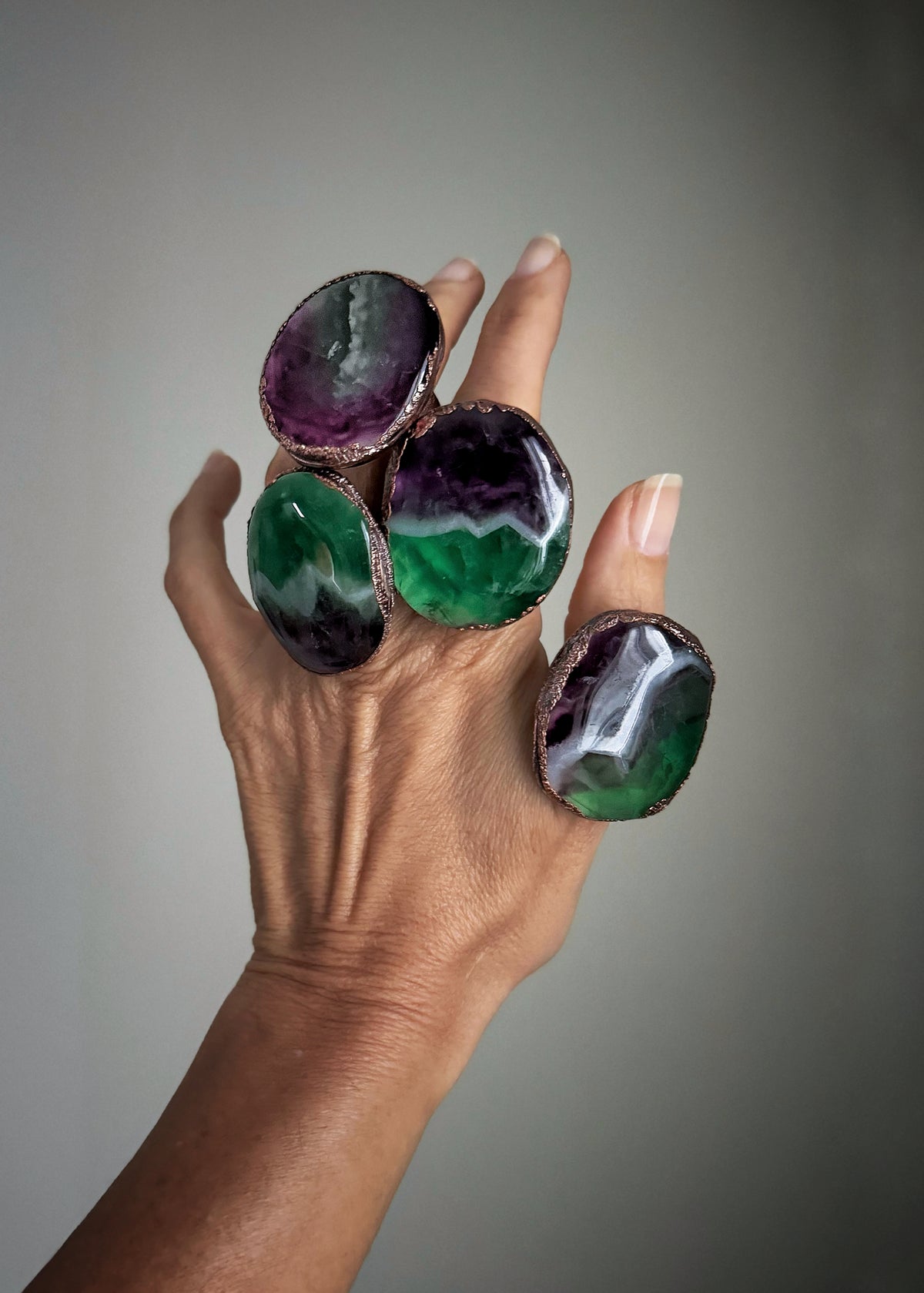 Anello in rame brunito con fluorite, misure 8-9-10–11 US