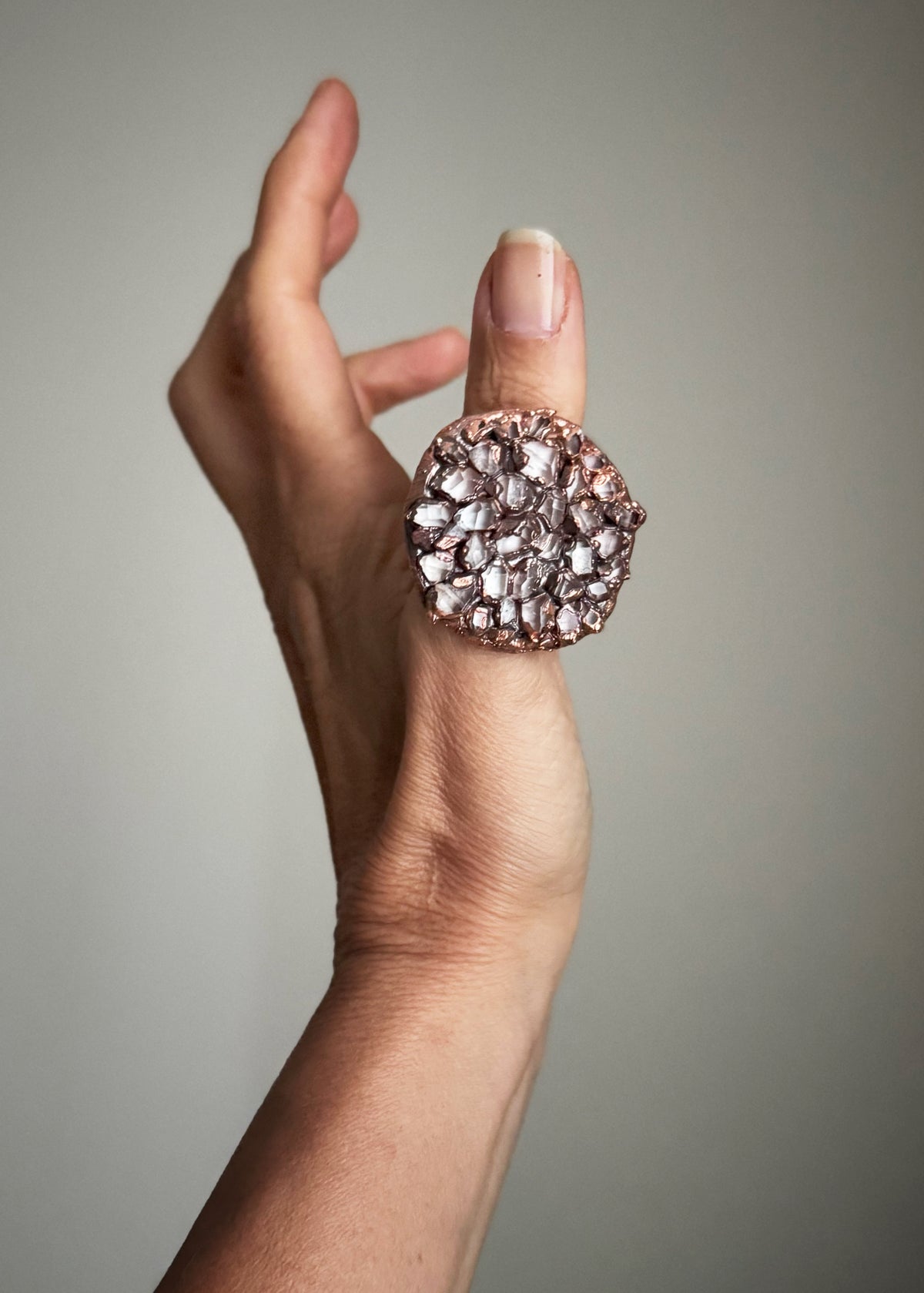 Anello in rame con pavé di quarzi Herkimer — Misura 10 US