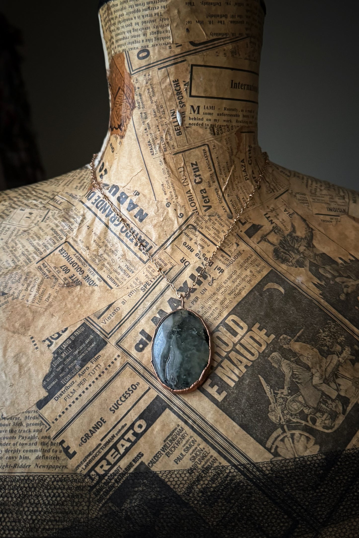 Ciondolo ovale con Prehnite con inclusioni di Epidoto