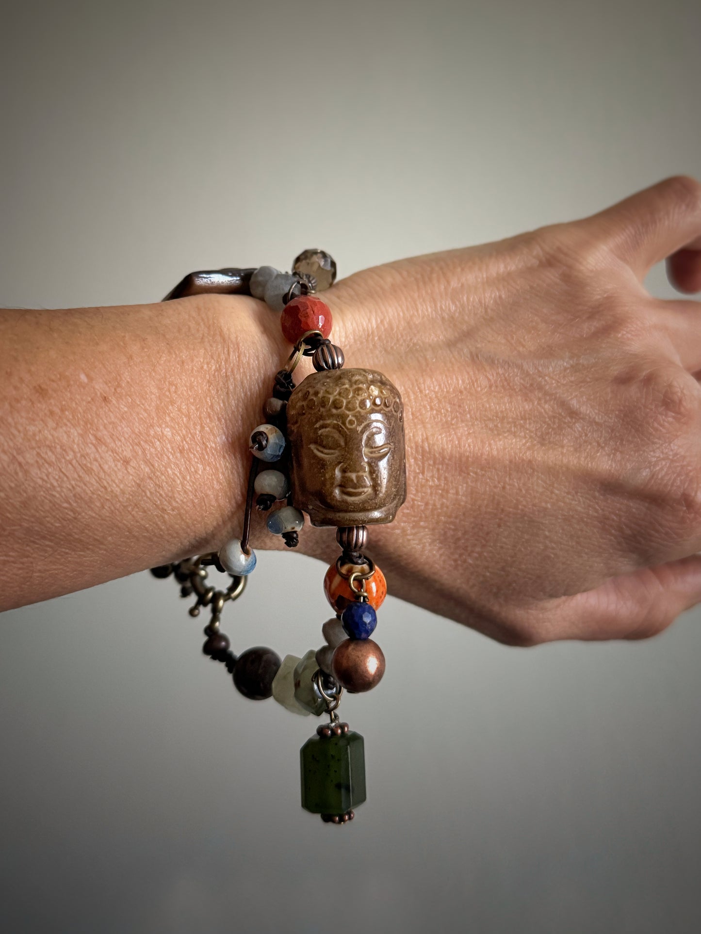 Bracciale con testa di Buddha, Pietre Miste e Ciondoli - Modello 02