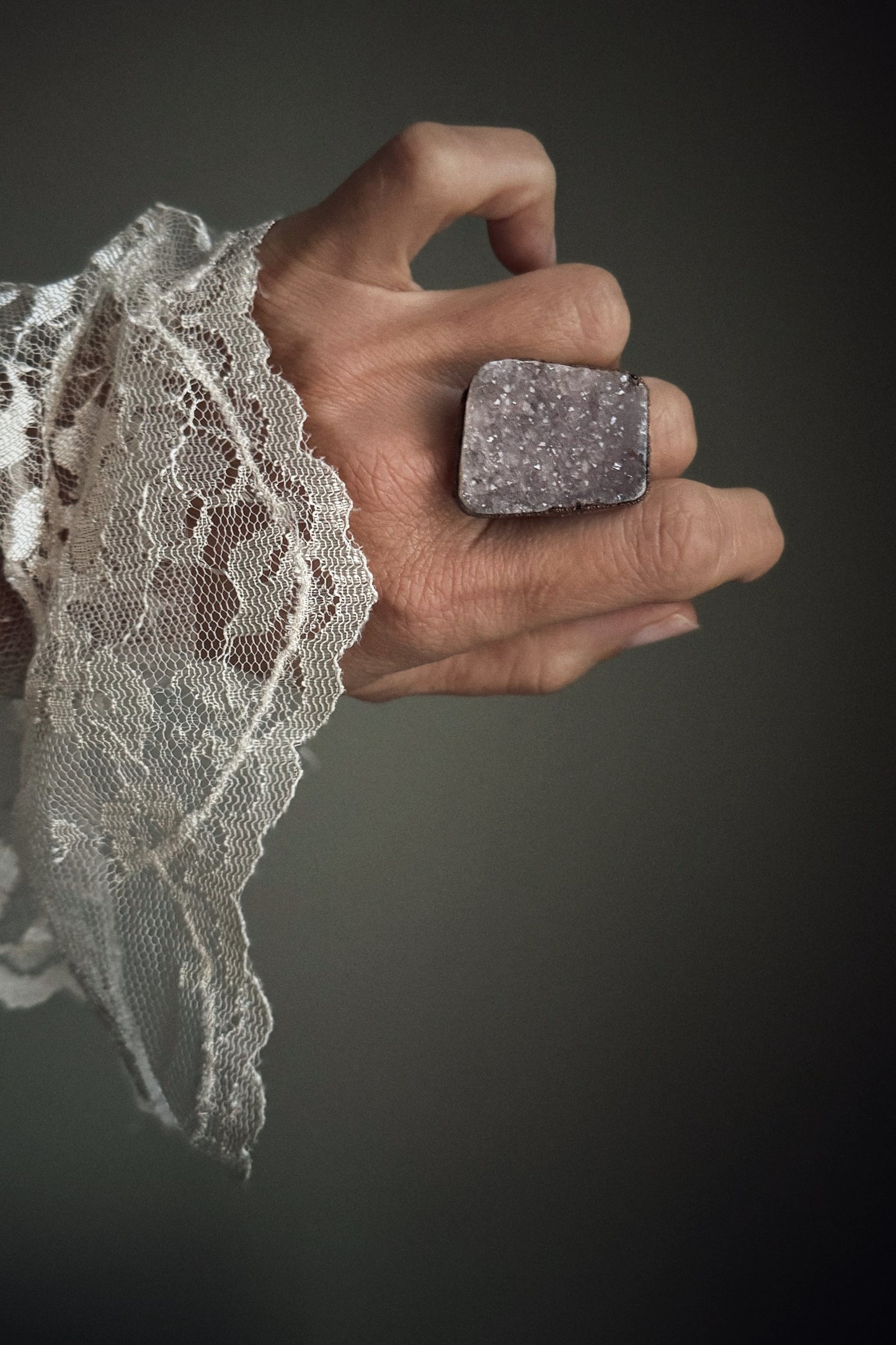 Anello con drusa di quarzo mis. 10us