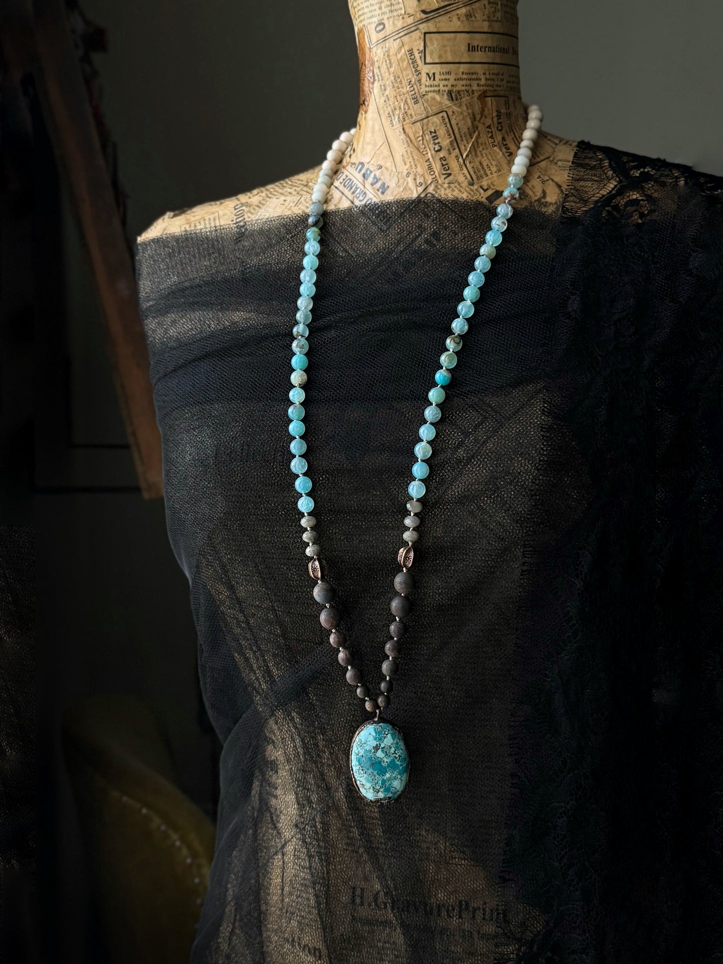 Long necklace with Arizona turquoise and natural stones