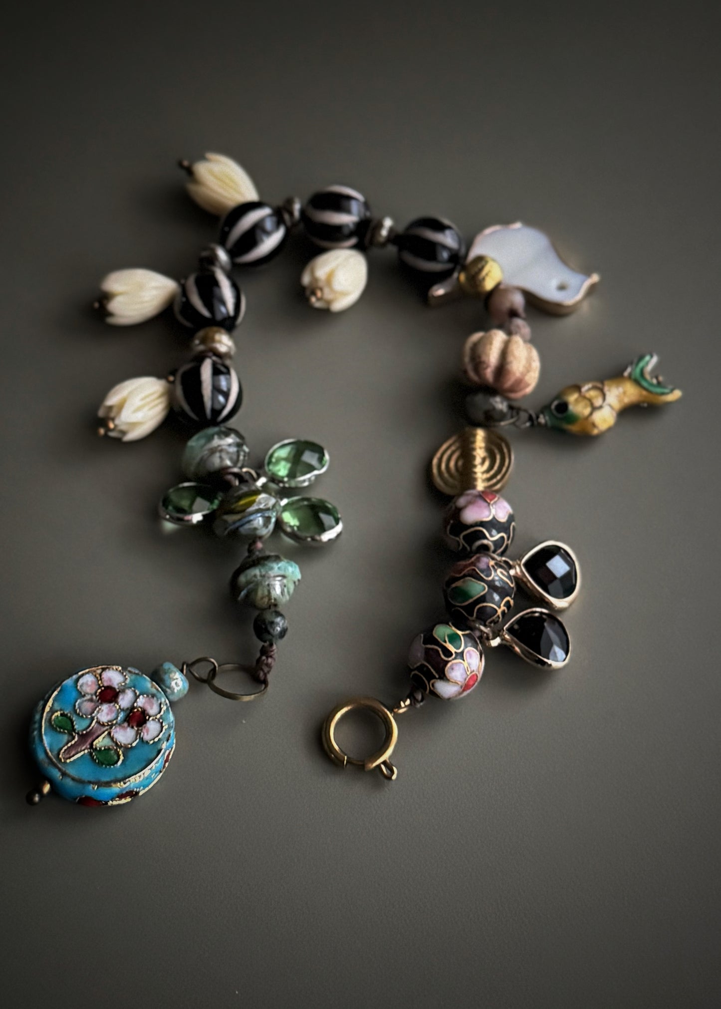 Bracciale con ciondoli cloisonné e pietre - Modello 12