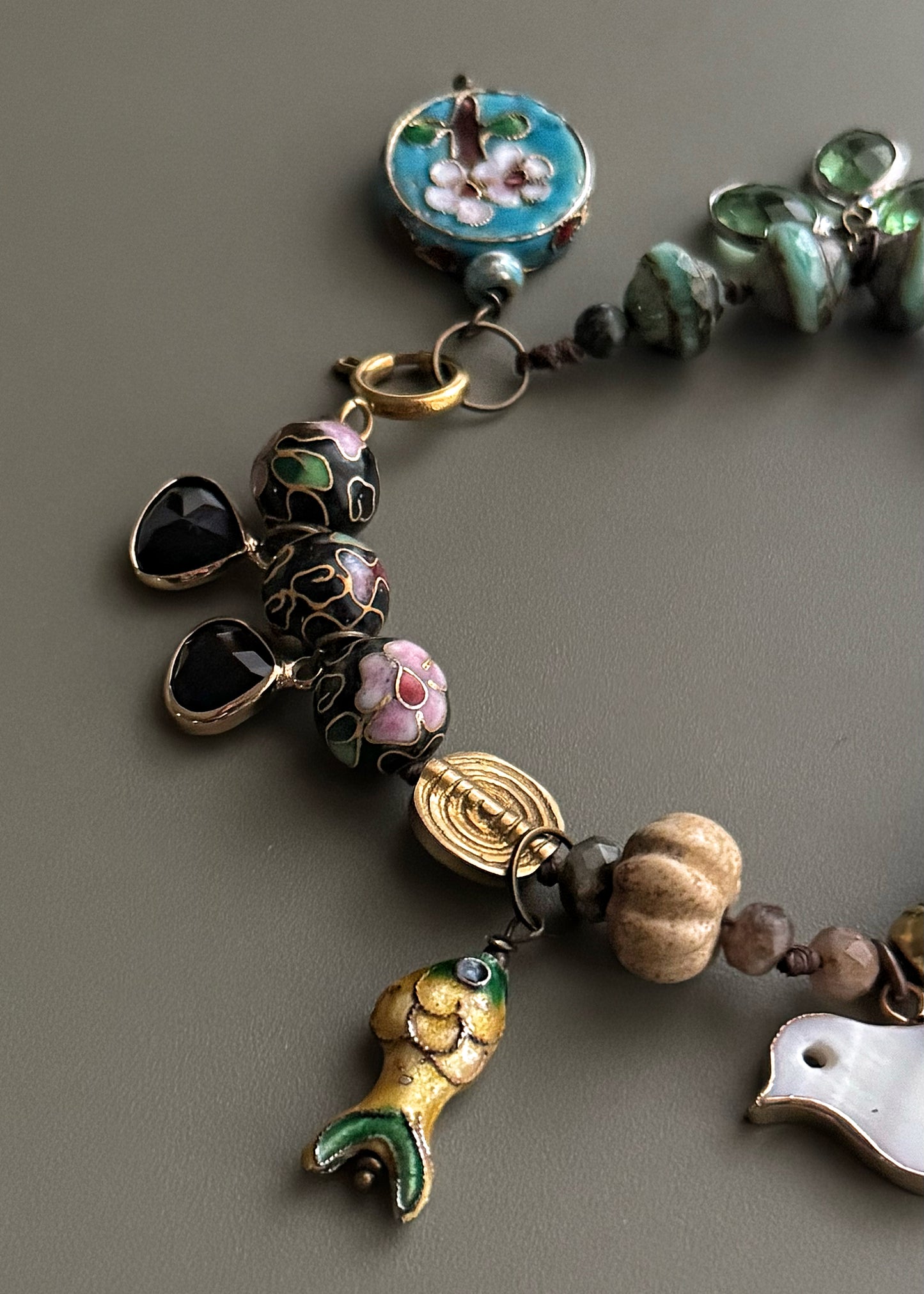 Bracciale con ciondoli cloisonné e pietre - Modello 12