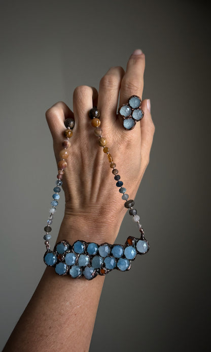 Choker with a sculptural element in blue jade - One-of-a-kind