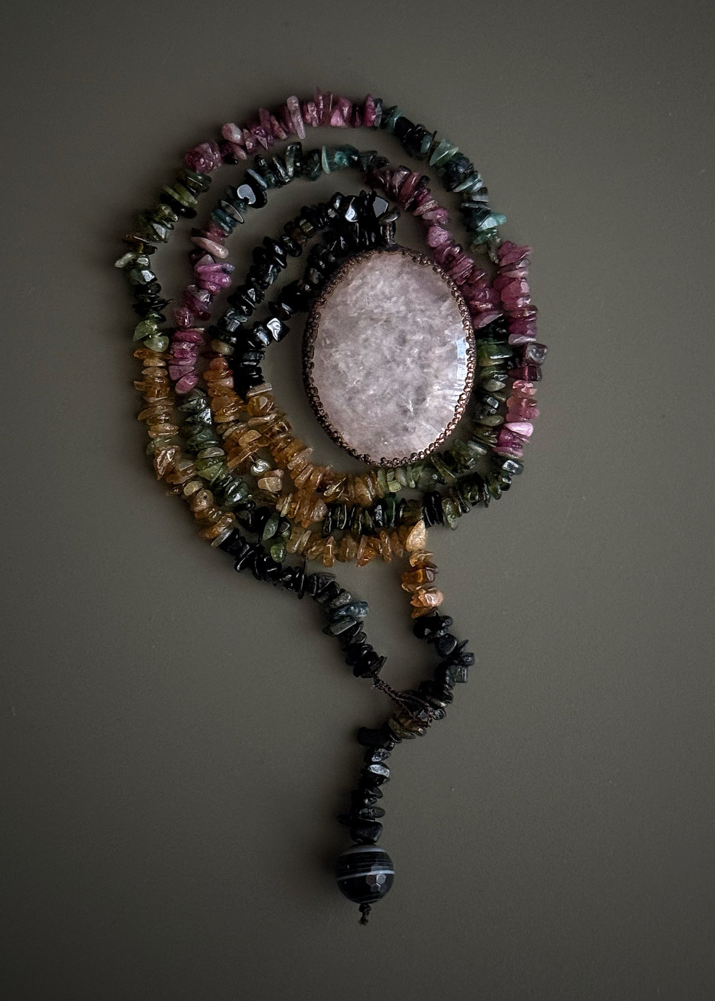 Collana con Tormalina grezza e grande quarzo rosa