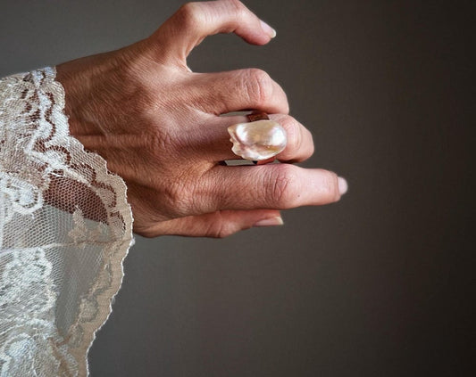 Anello con perla barocca