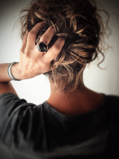 Ring with round black agate stone