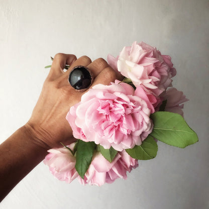 Ring with round black agate stone