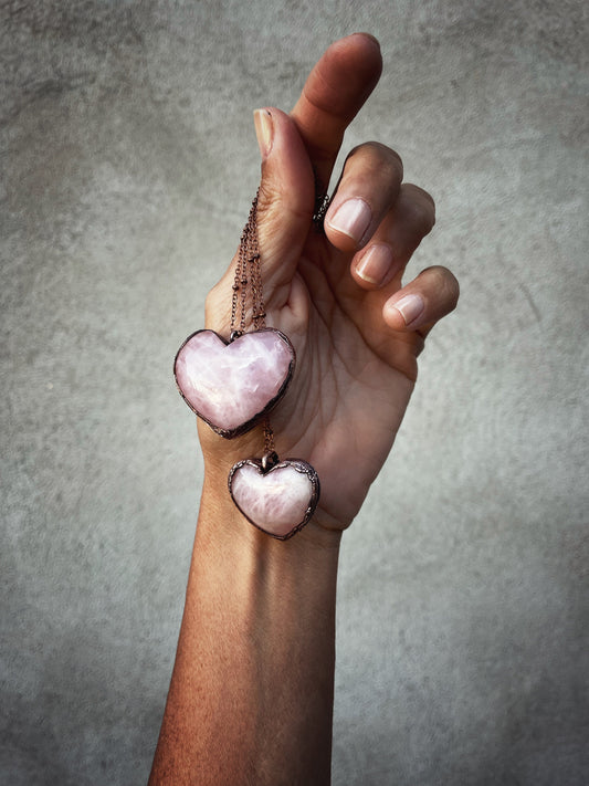 Collana con cuore di quarzo rosa