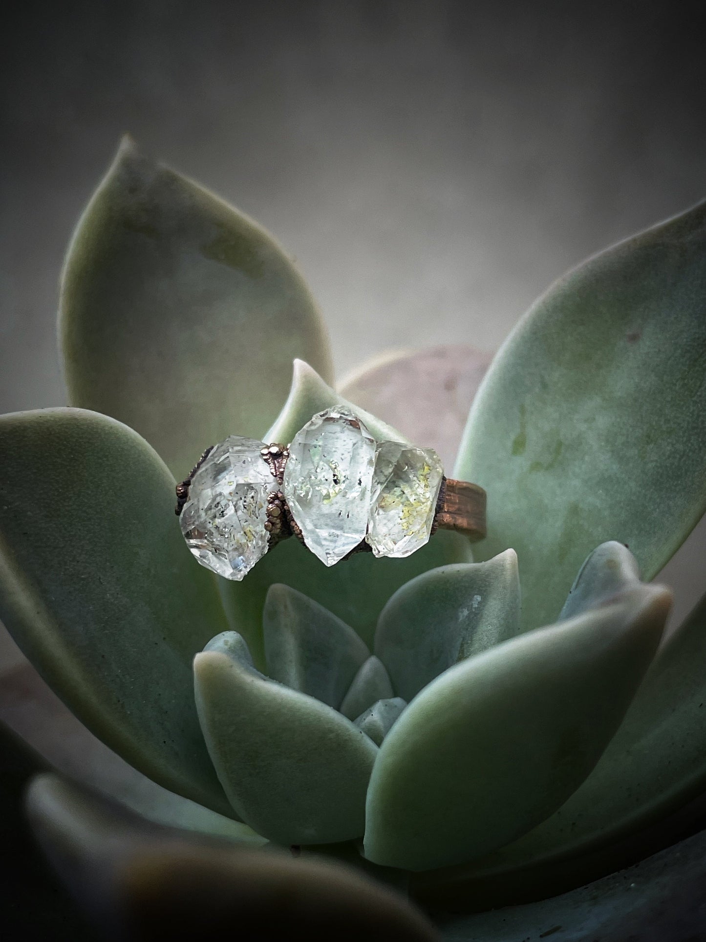 Fedina trilogy con diamantino di Herkimer.