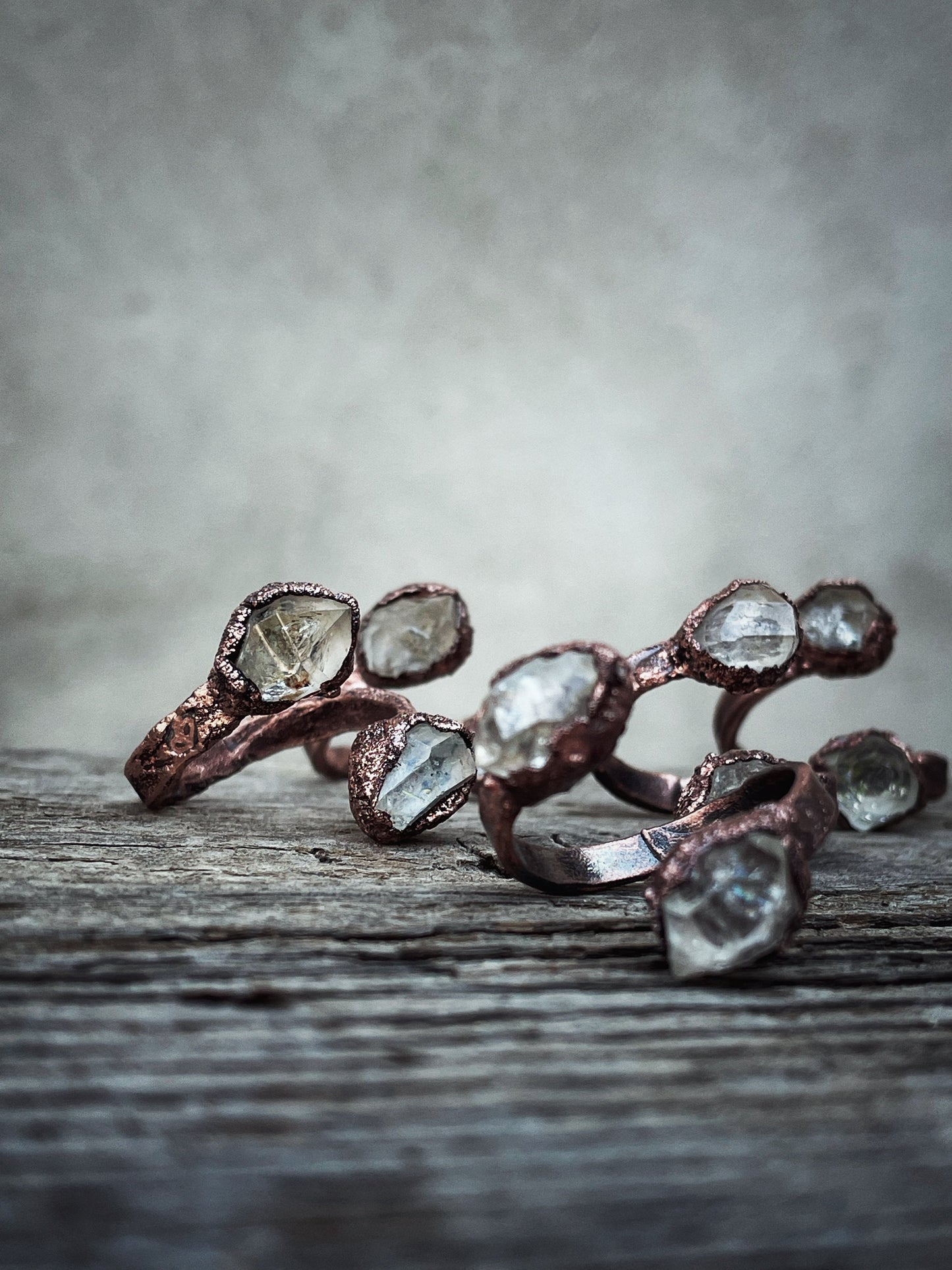 Anello contrarié con diamanti di Herkimer