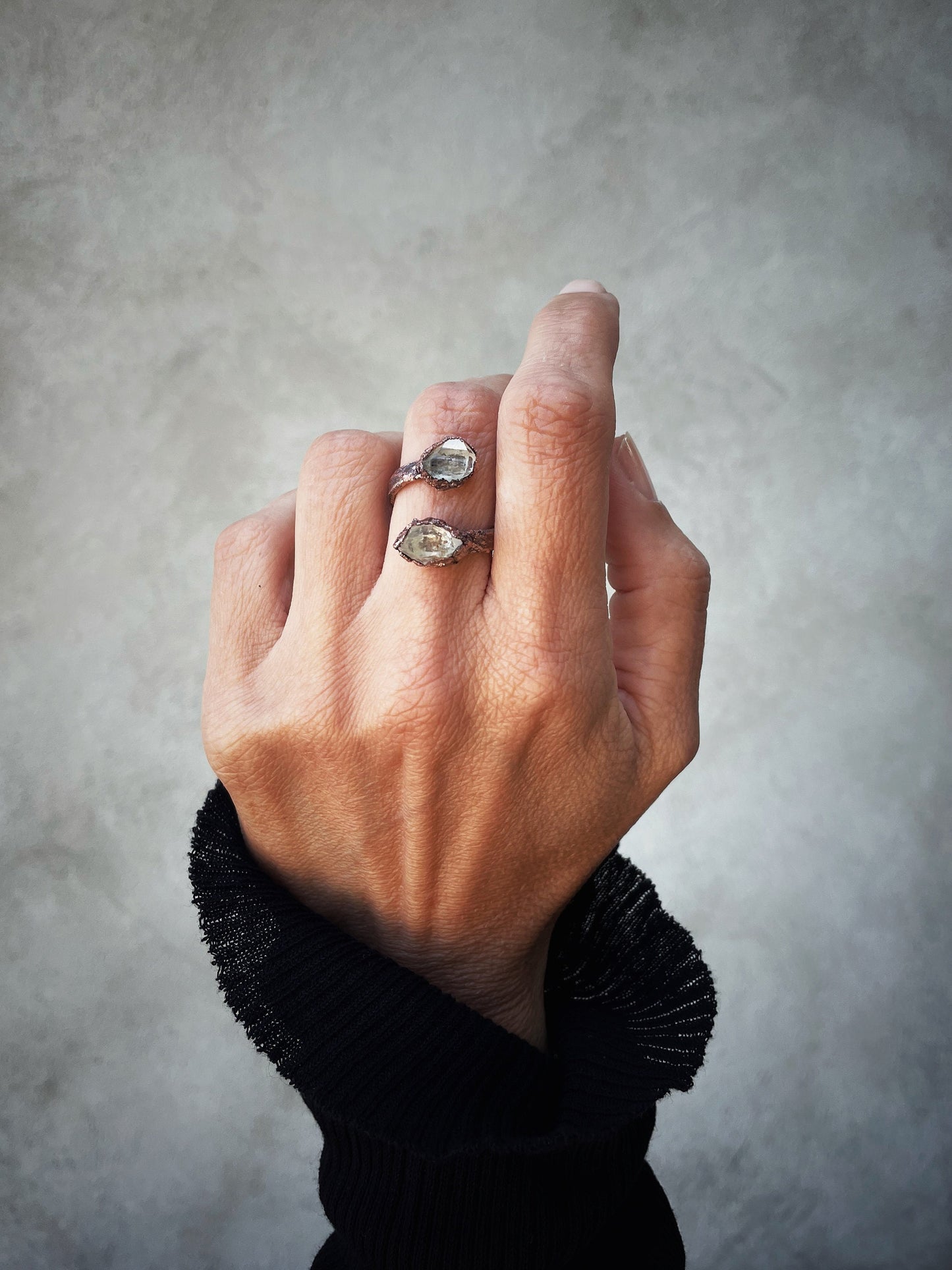 Anello contrarié con diamanti di Herkimer