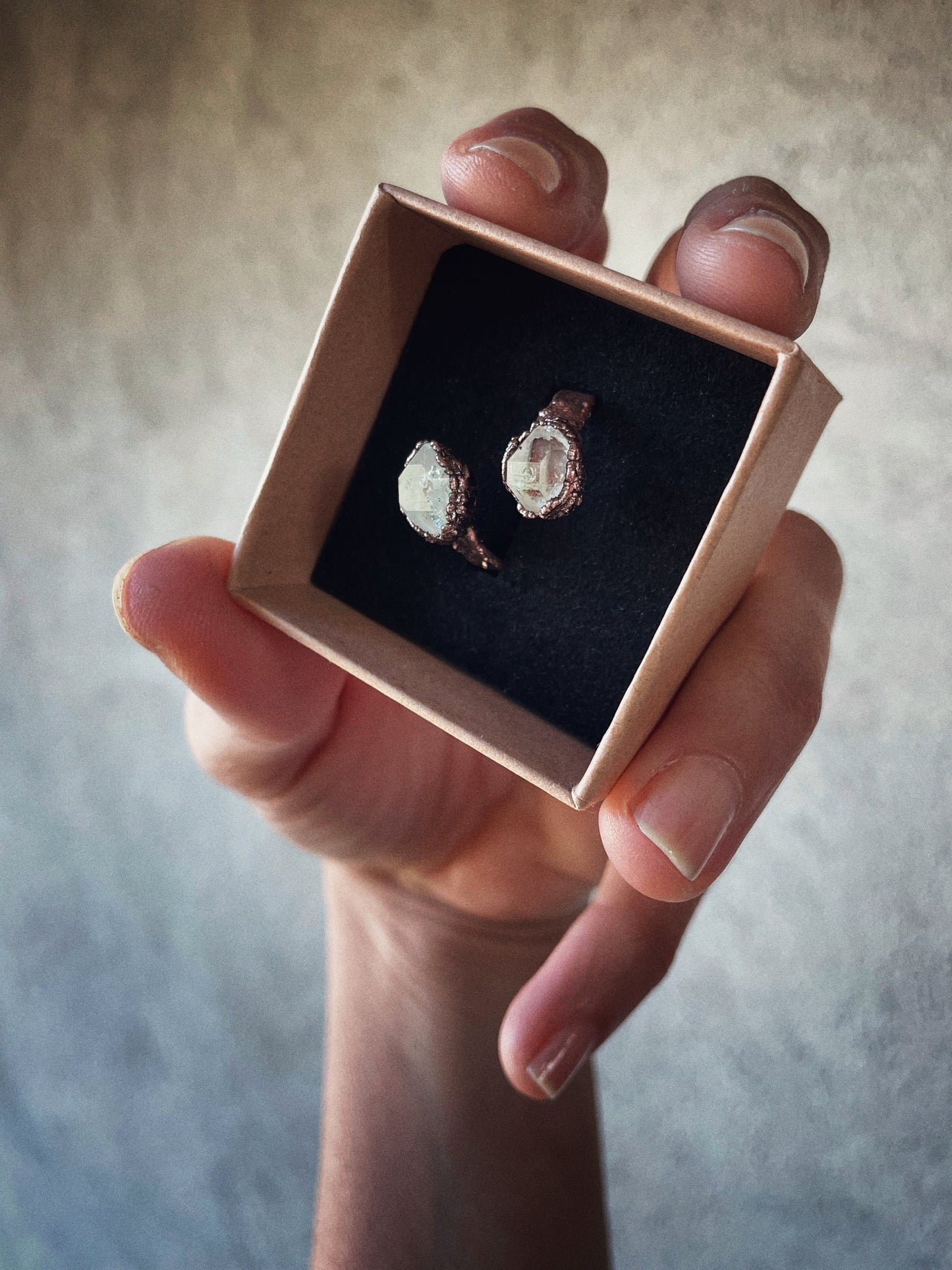 Anello contrarié con diamanti di Herkimer