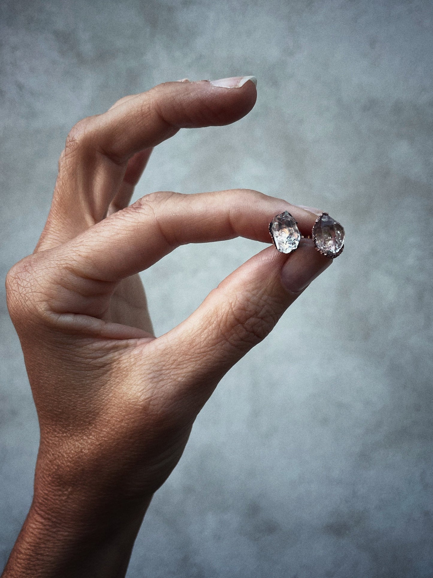 Orecchini punto luce con diamanti di Herkimer.