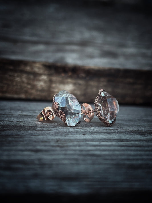 Orecchini punto luce con diamanti di Herkimer.
