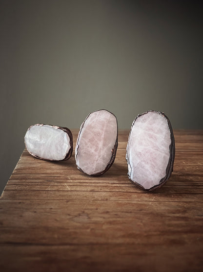 Ring with large rose quartz size 5