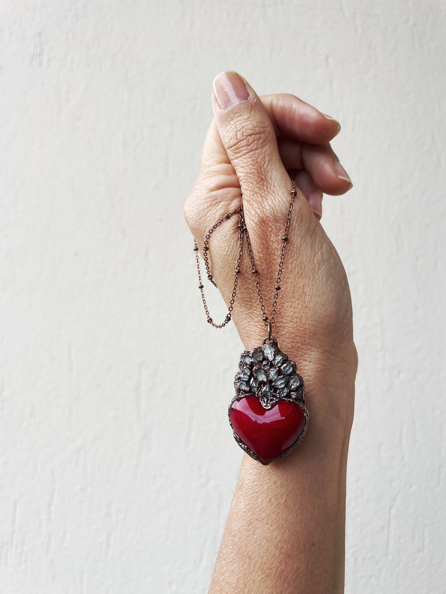 Collana Ex voto con quarzo di Herkimer e cuore rosso