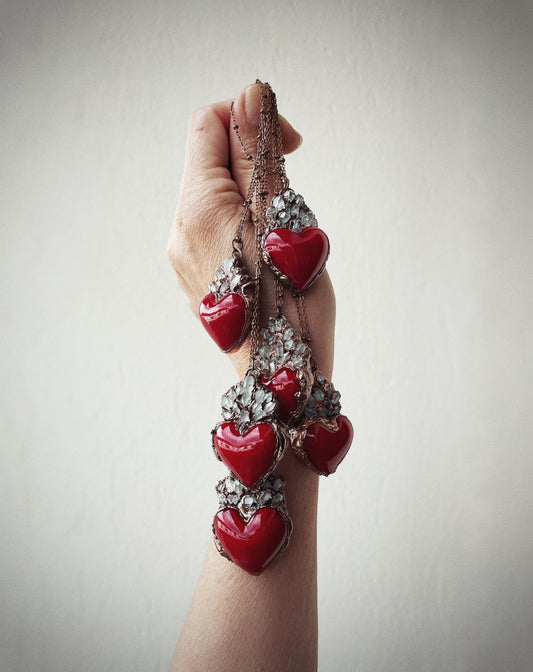 Collana Ex voto con quarzo di Herkimer e cuore rosso