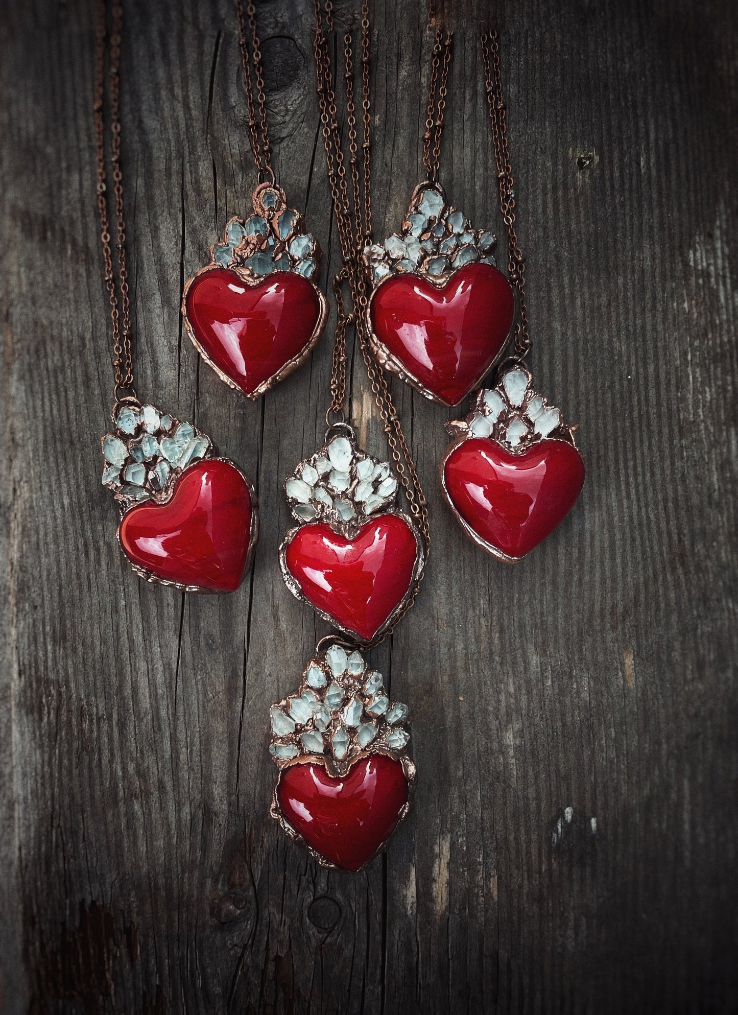 Collana Ex voto con quarzo di Herkimer e cuore rosso