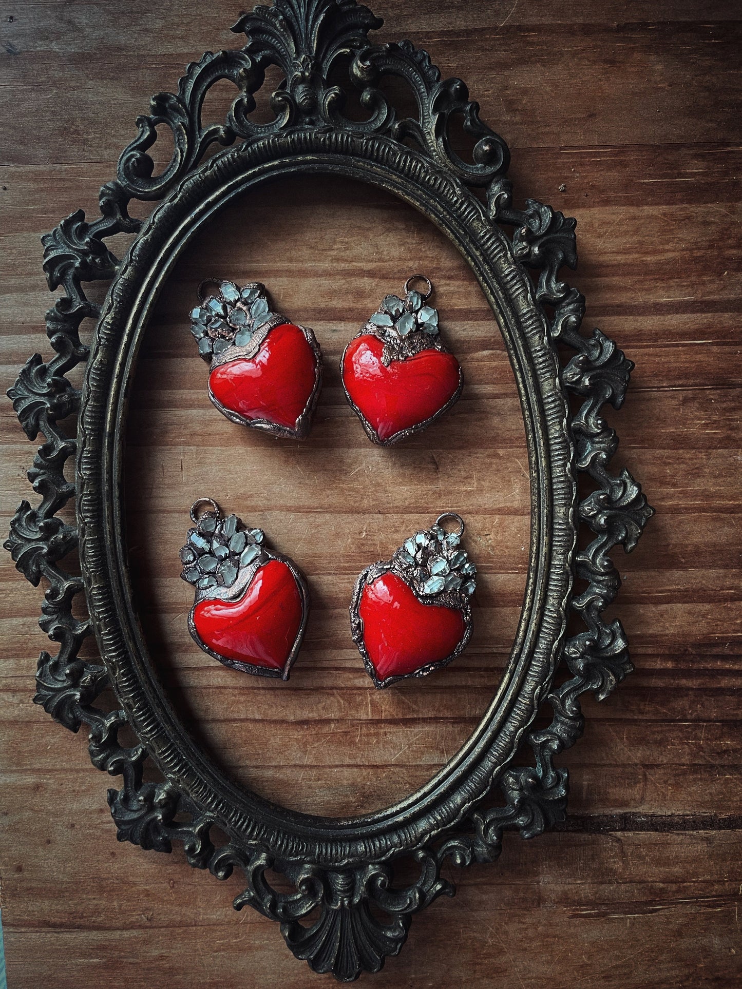 Collana Ex voto con quarzo di Herkimer e cuore rosso