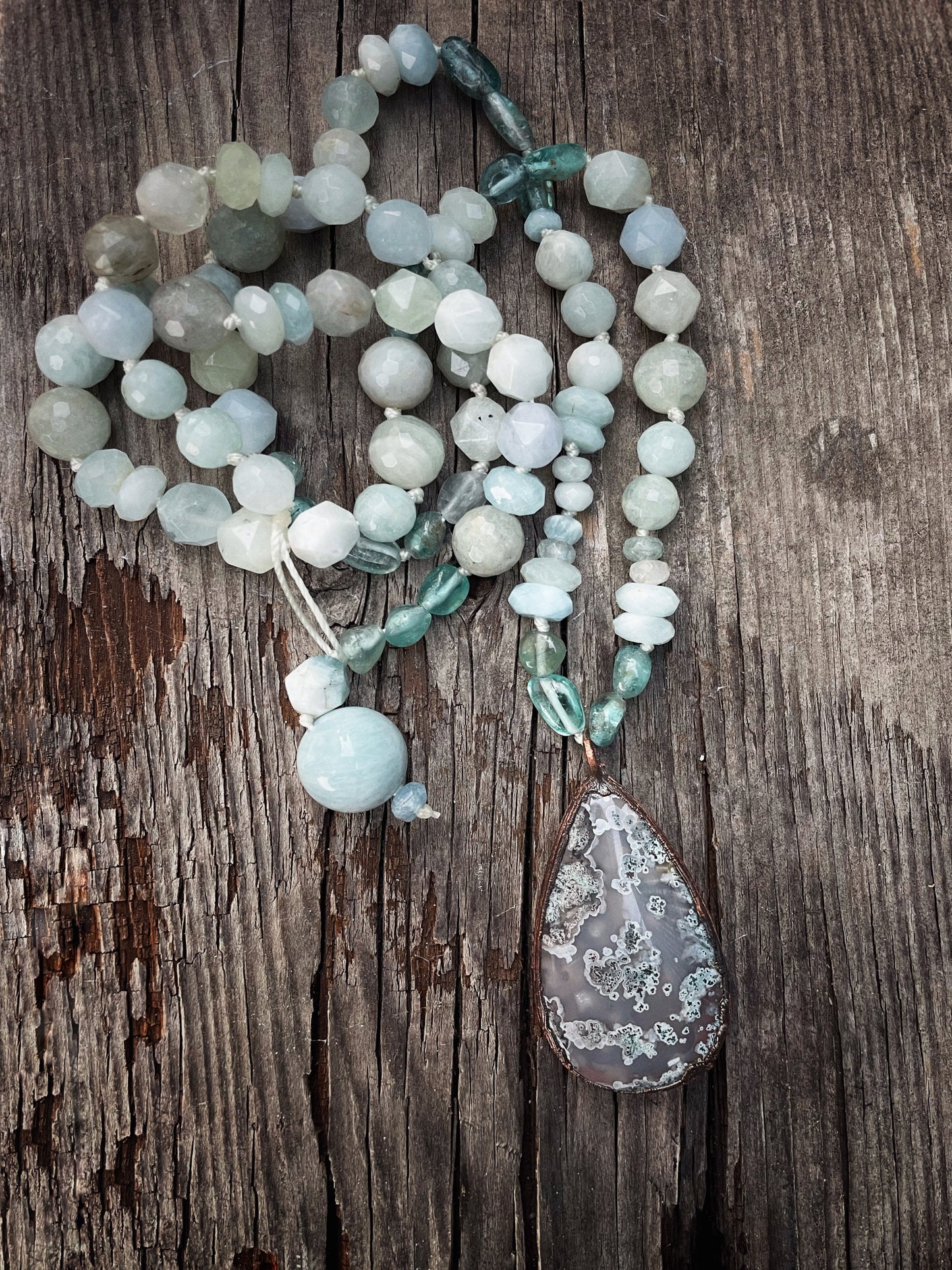Collana con acquamarina e ciondolo con Agata muschio