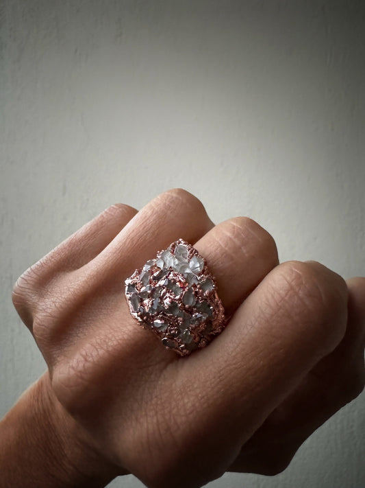 Anello a fascia con pavé di Herkimer