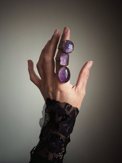 Ring with amethyst size 6us