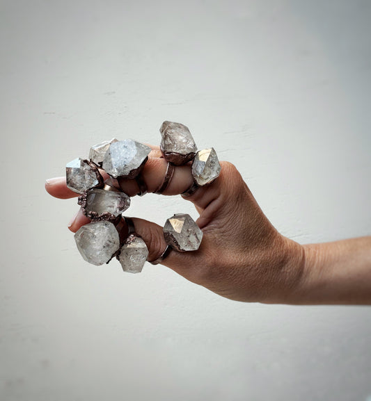 Anello con diamante grezzo di  Herkimer