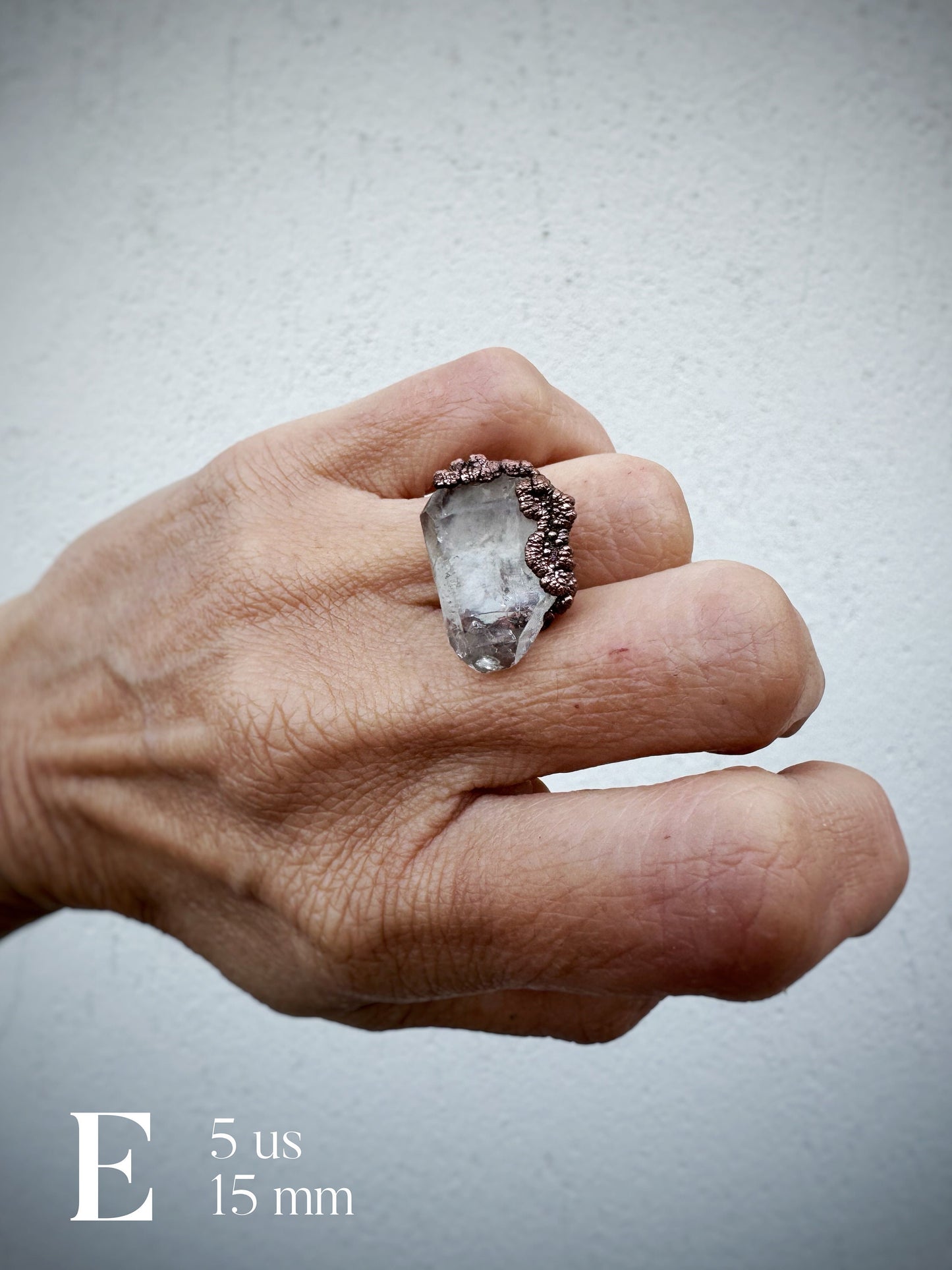 Anello con diamante grezzo di  Herkimer