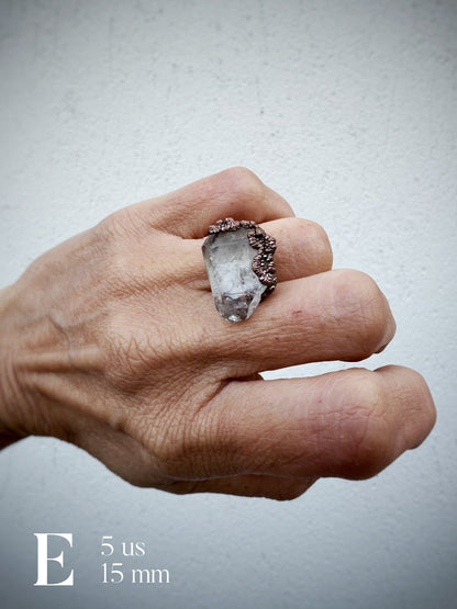 Anello con diamante grezzo di  Herkimer