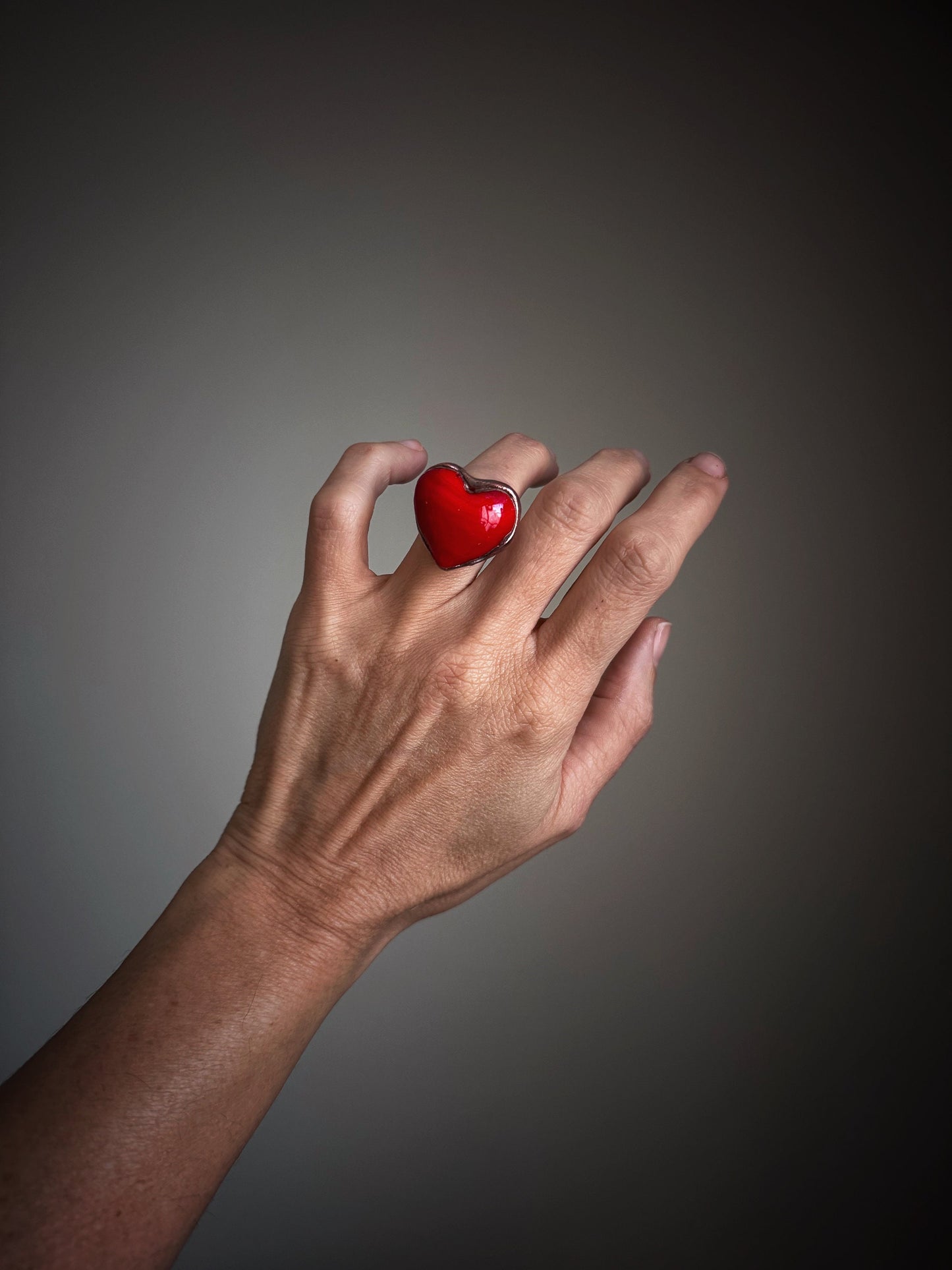 Anello con cuore rosso