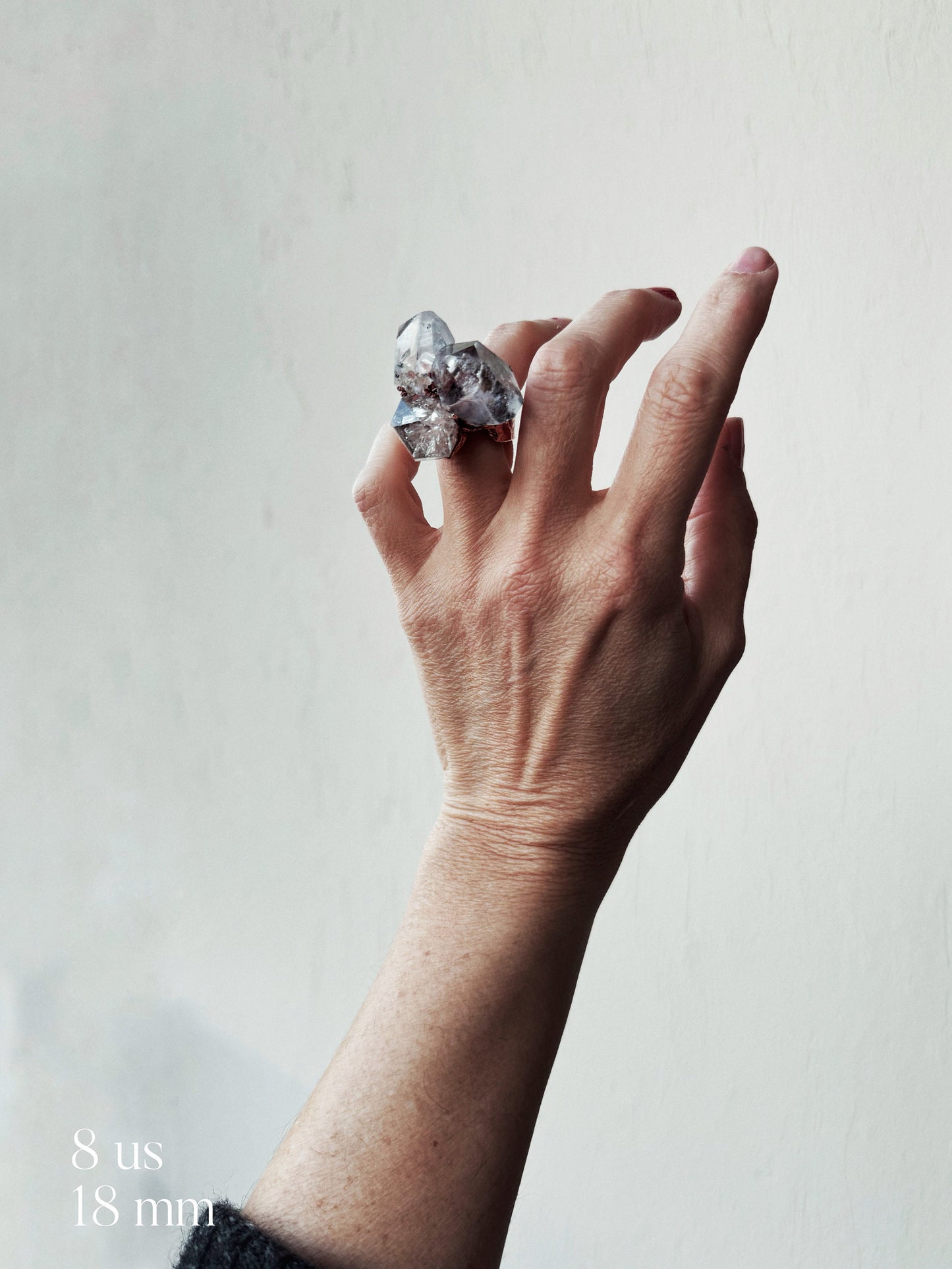 Anello con grande pietra di Herkimer