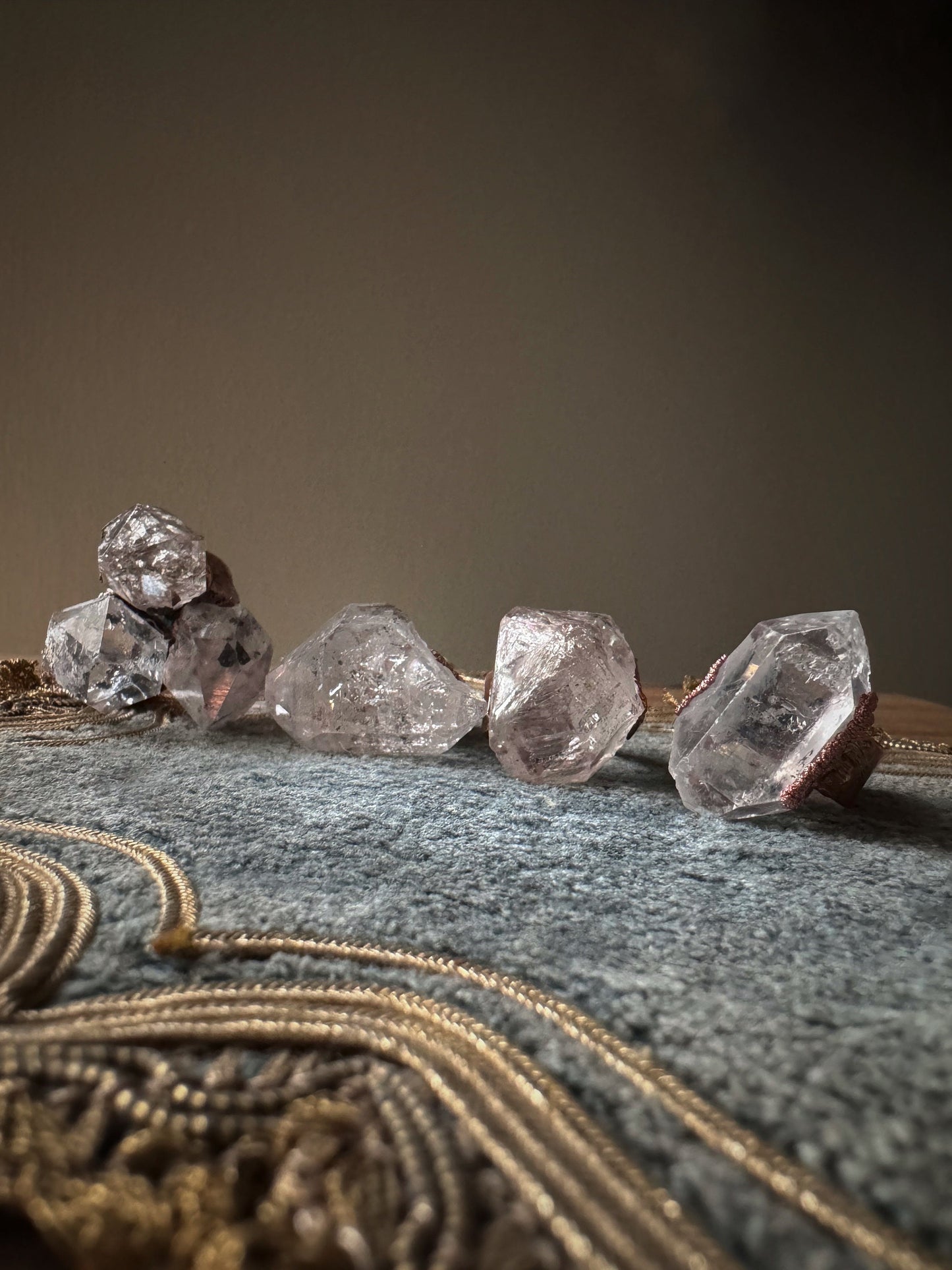 Anello con grande pietra di Herkimer
