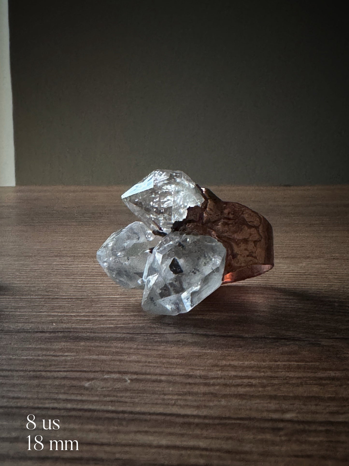 Anello con grande pietra di Herkimer