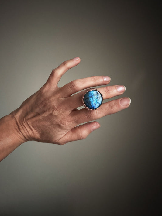 Anello con Labradorite blu