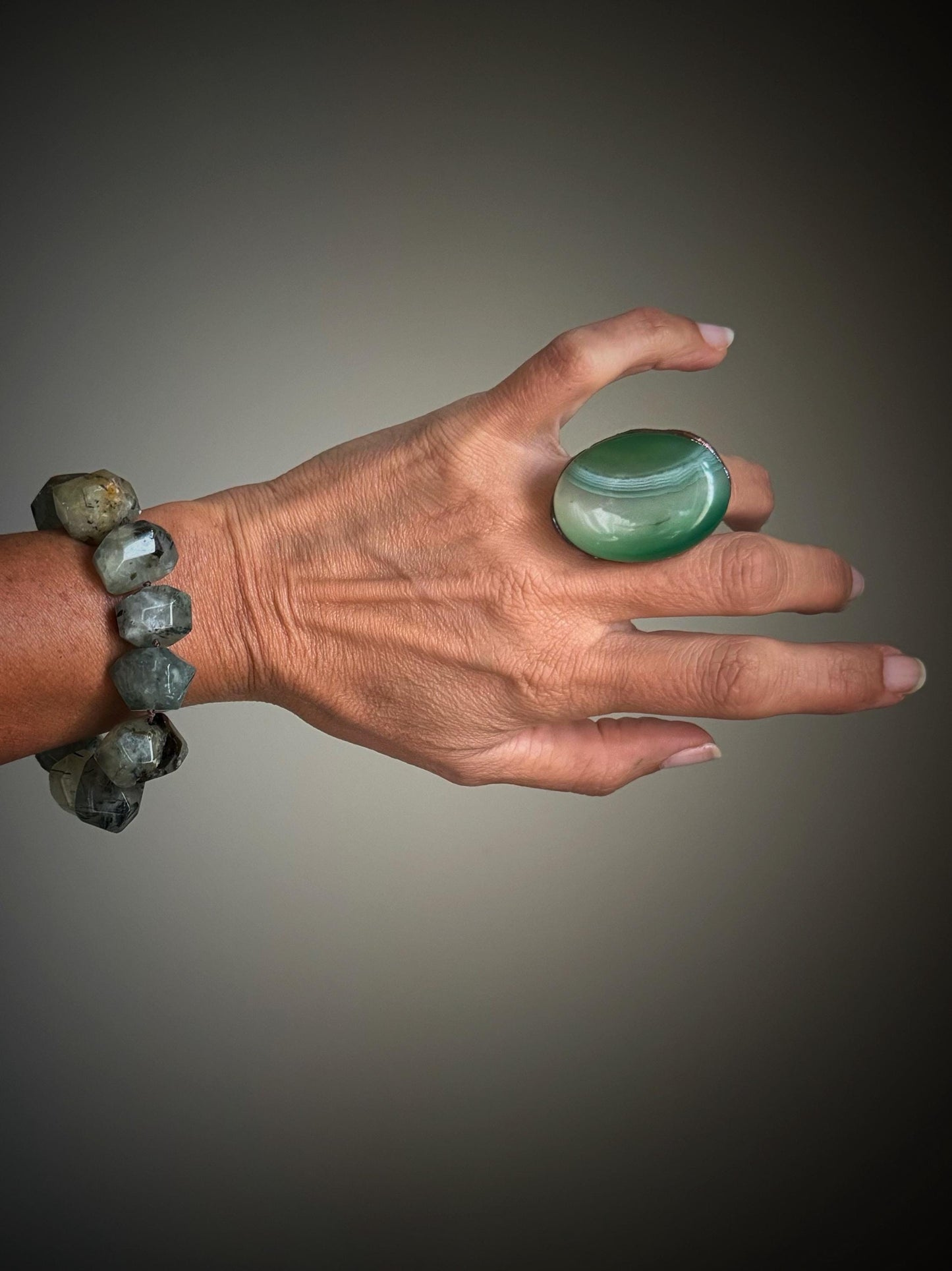 Anello con pietra di Agata Botswana verde