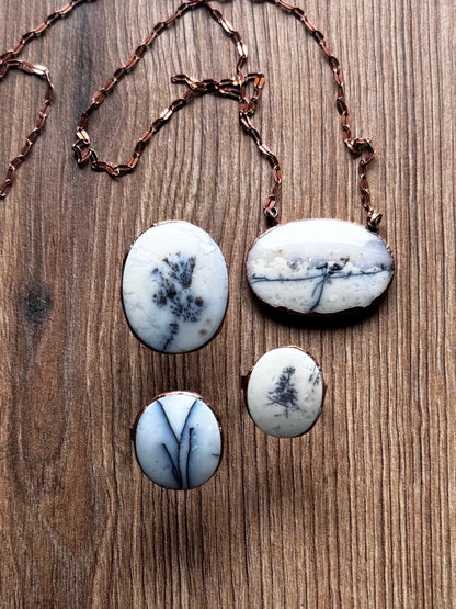 Rings with white dendritic agate stones.