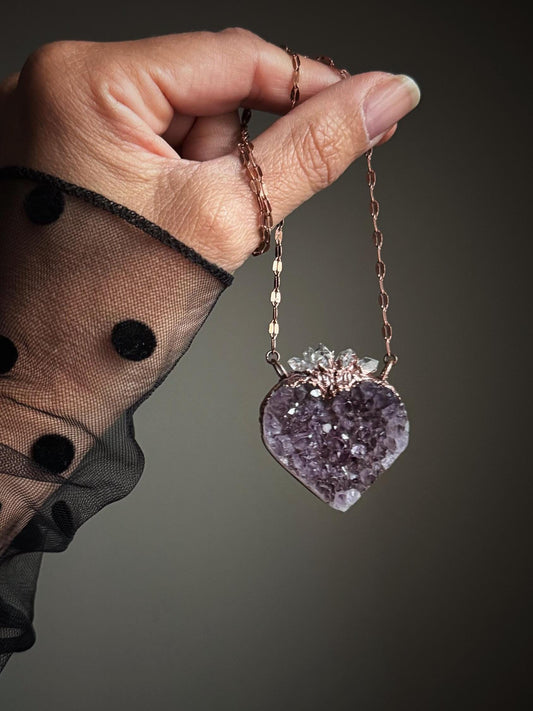 Cuore sacro con drusa di ametista