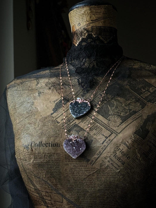 Cuore sacro con drusa di ametista
