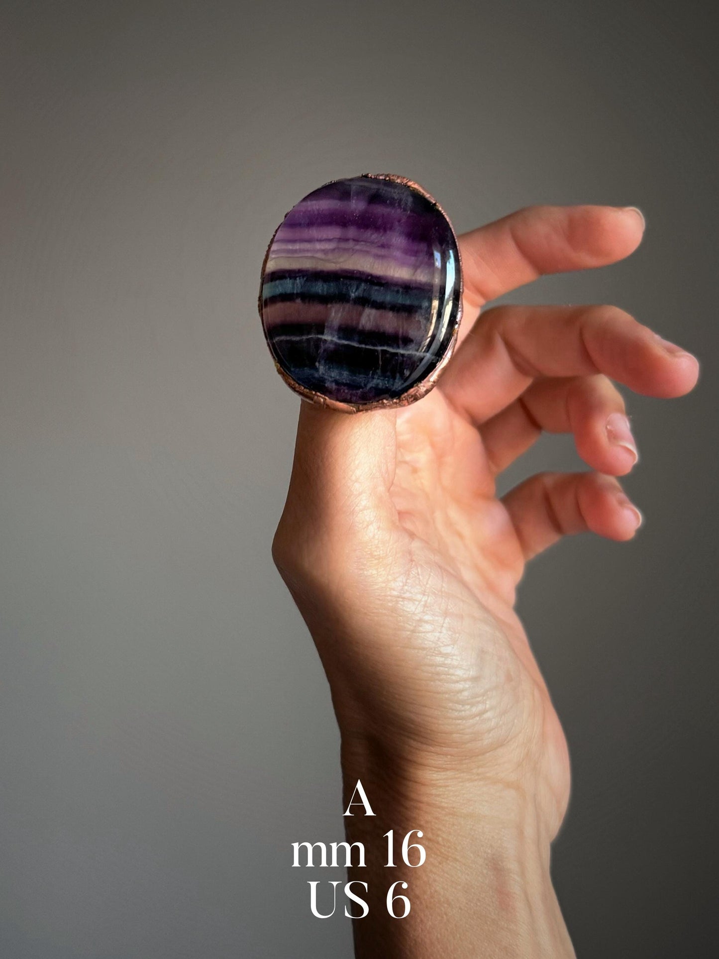 Anello con grande pietra di Fluorite
