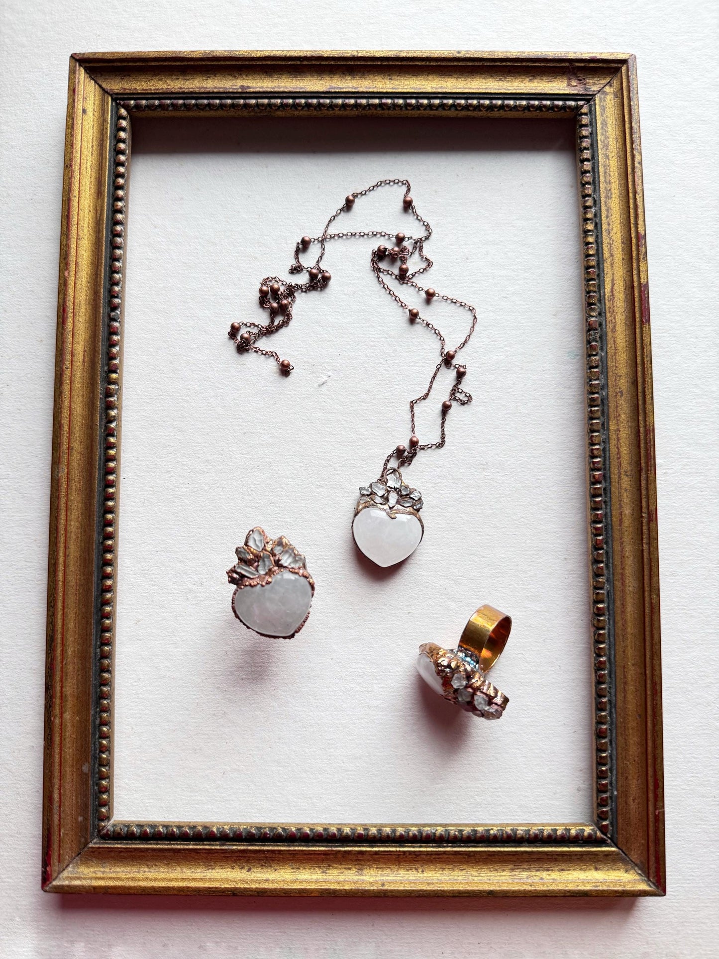 Collana Ex voto con cuore in quarzo e diamanti di Herkimer