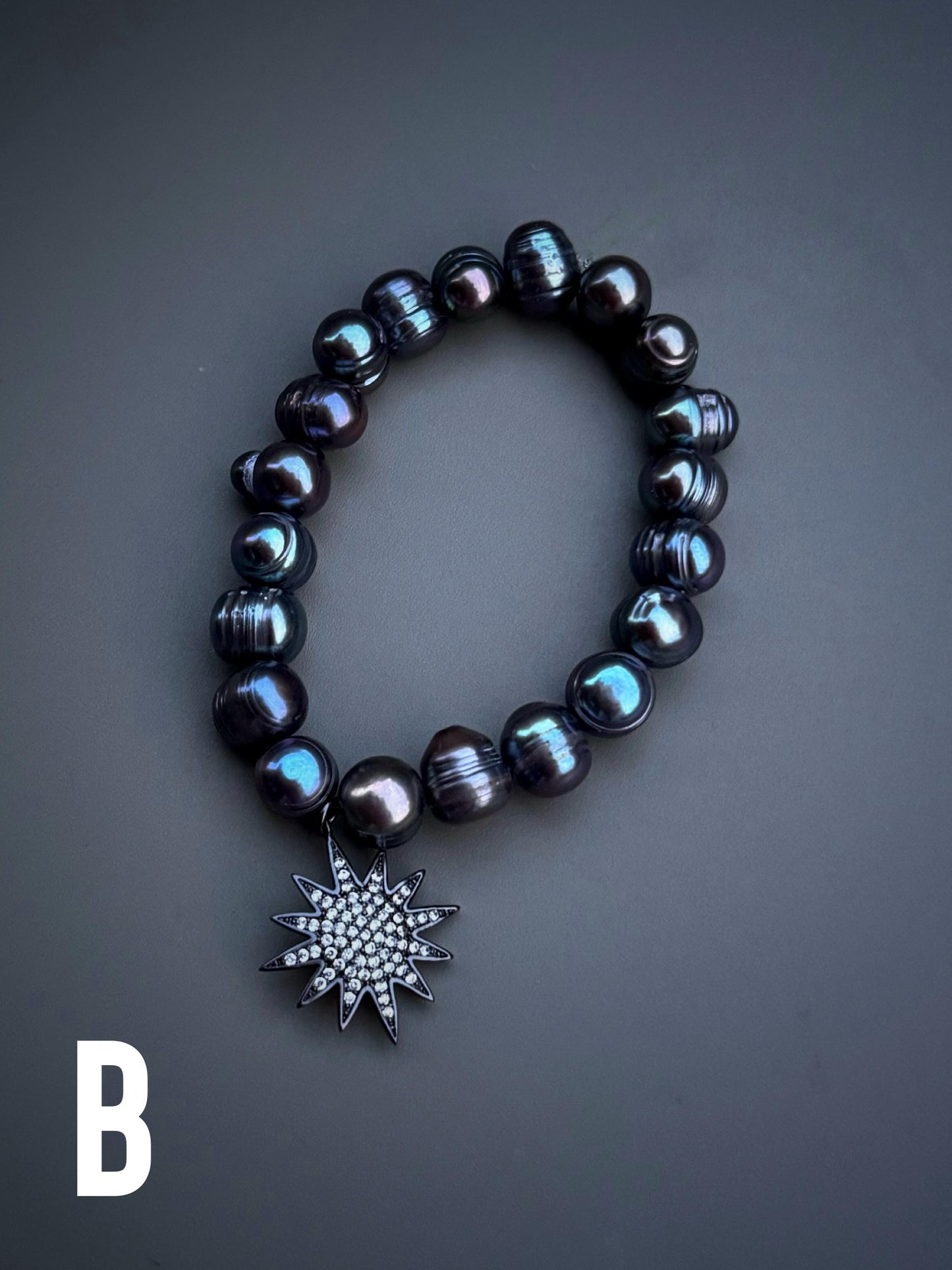 Bracciale elastico con pietre naturali nei toni del blu