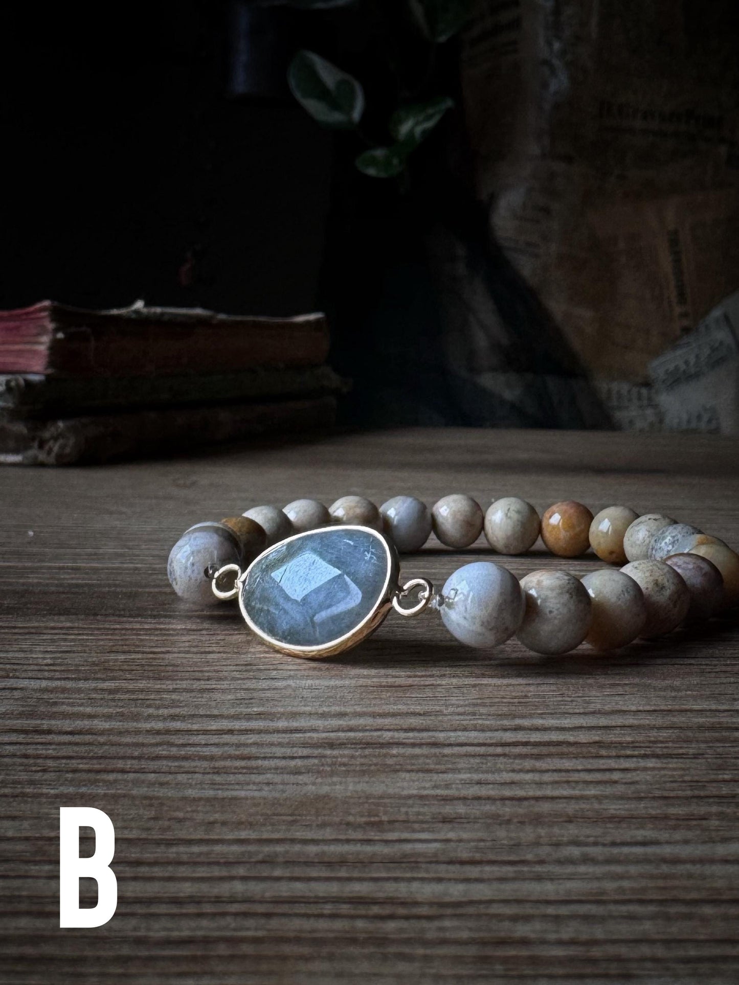 Bracciale elastico con pietre naturali nei colori della terra
