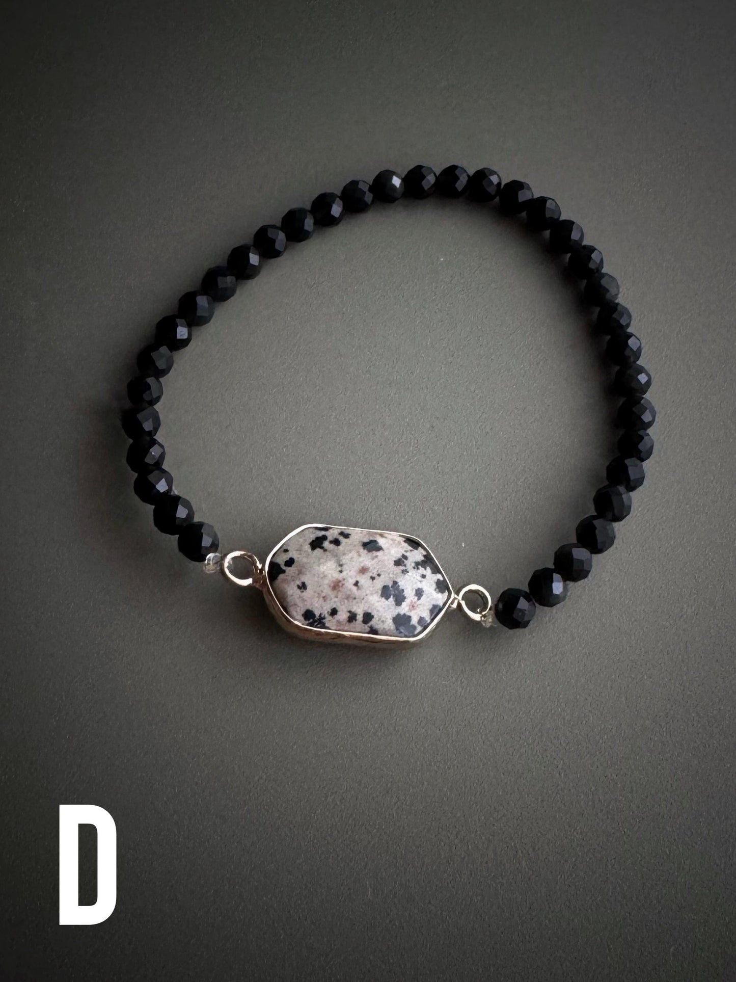 Bracciale elastico con pietre naturali nei colori della terra