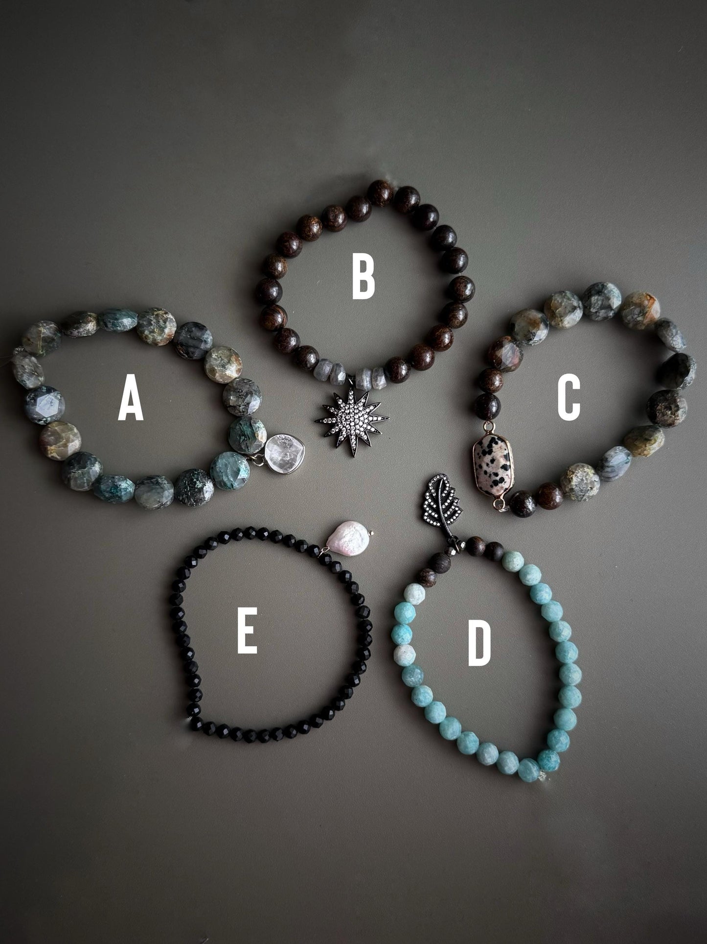 Elastic bracelet with precious stones.