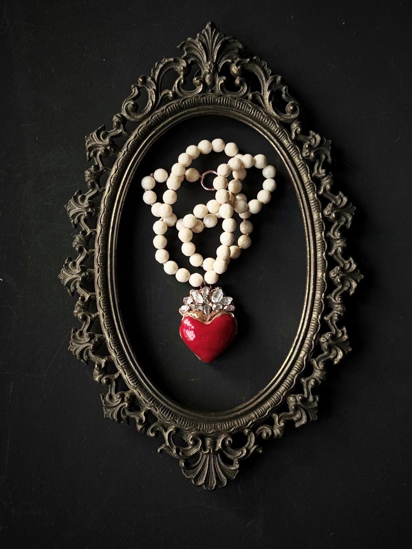 Collana girocollo con cuore ex voto rosso