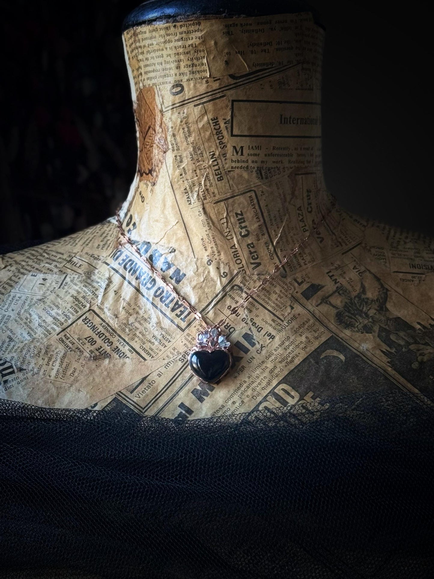 Piccolo ciondolo Ex voto con cuore nero